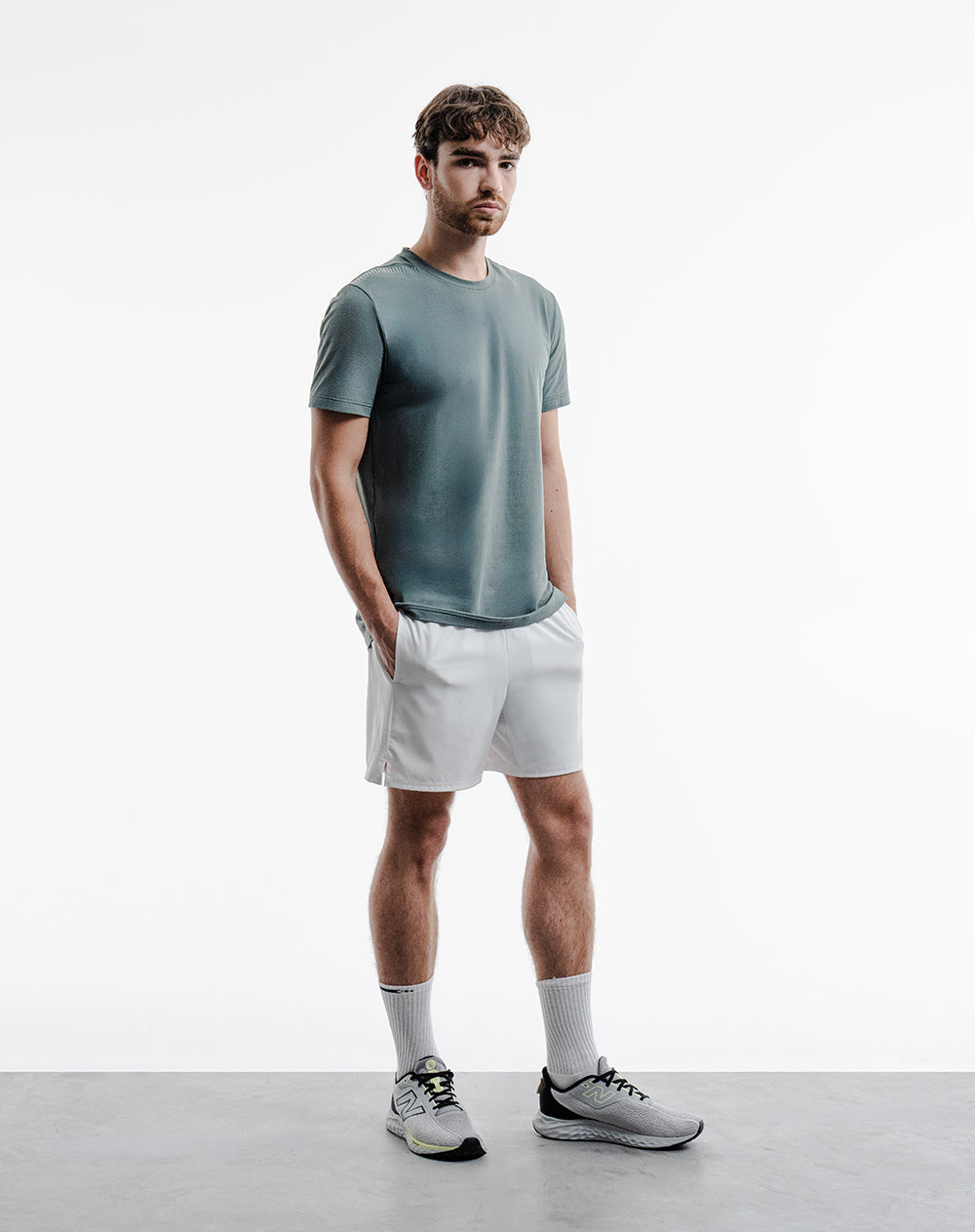 Pantaloneta deportiva malla interna blanca hombre