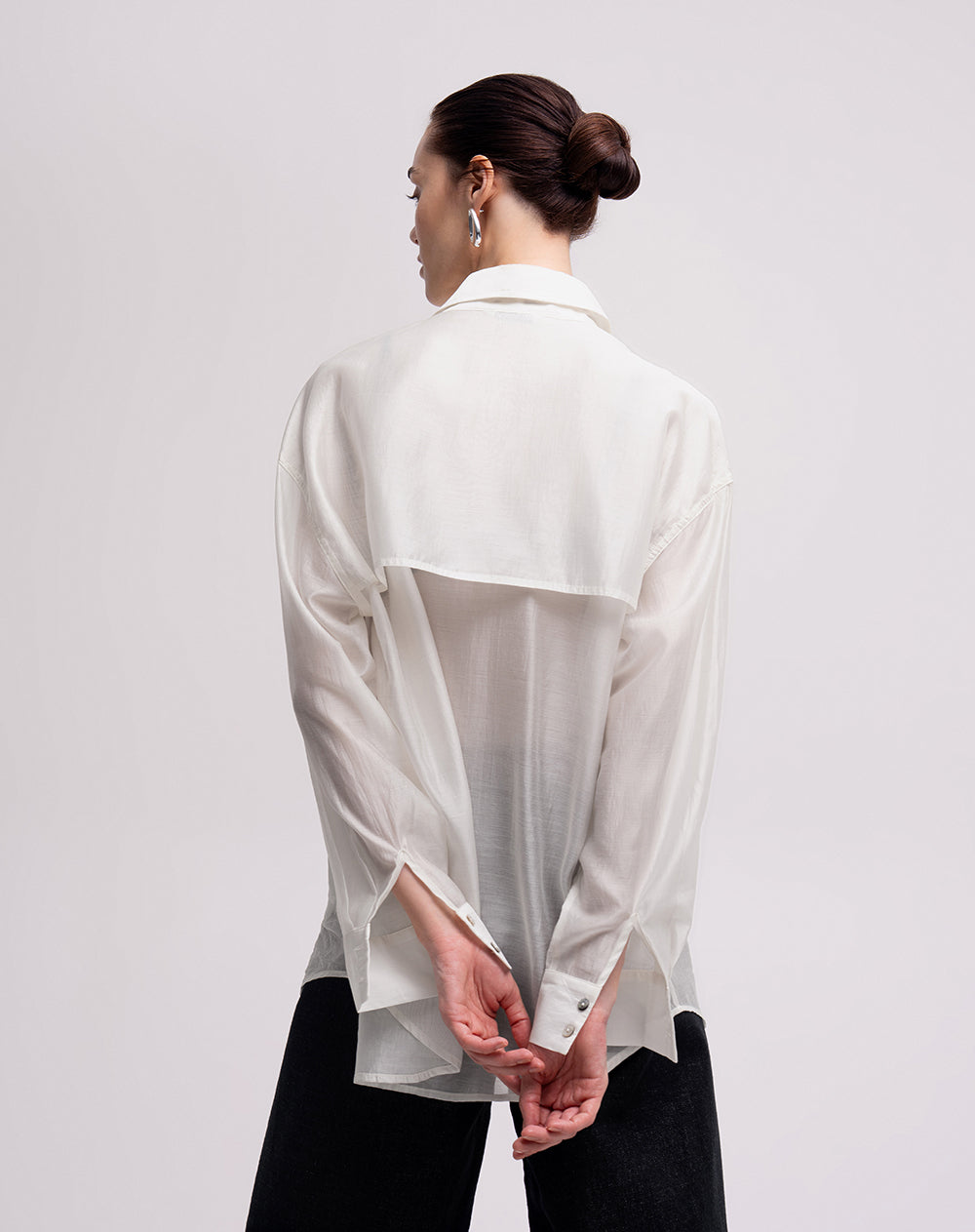 Camisa manga larga oversize semitransparente crema mujer