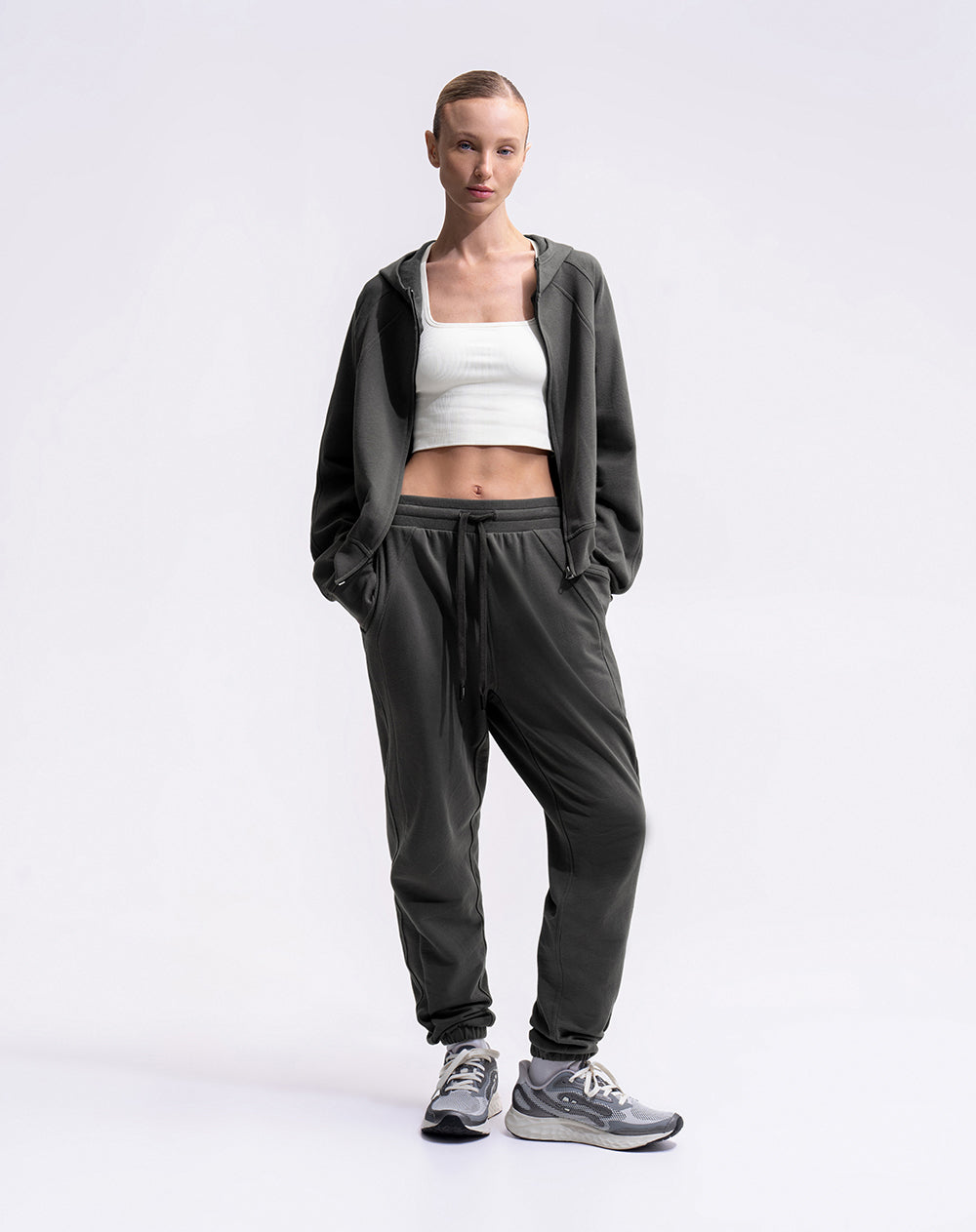 Pantalón regular fit tiro alto gris