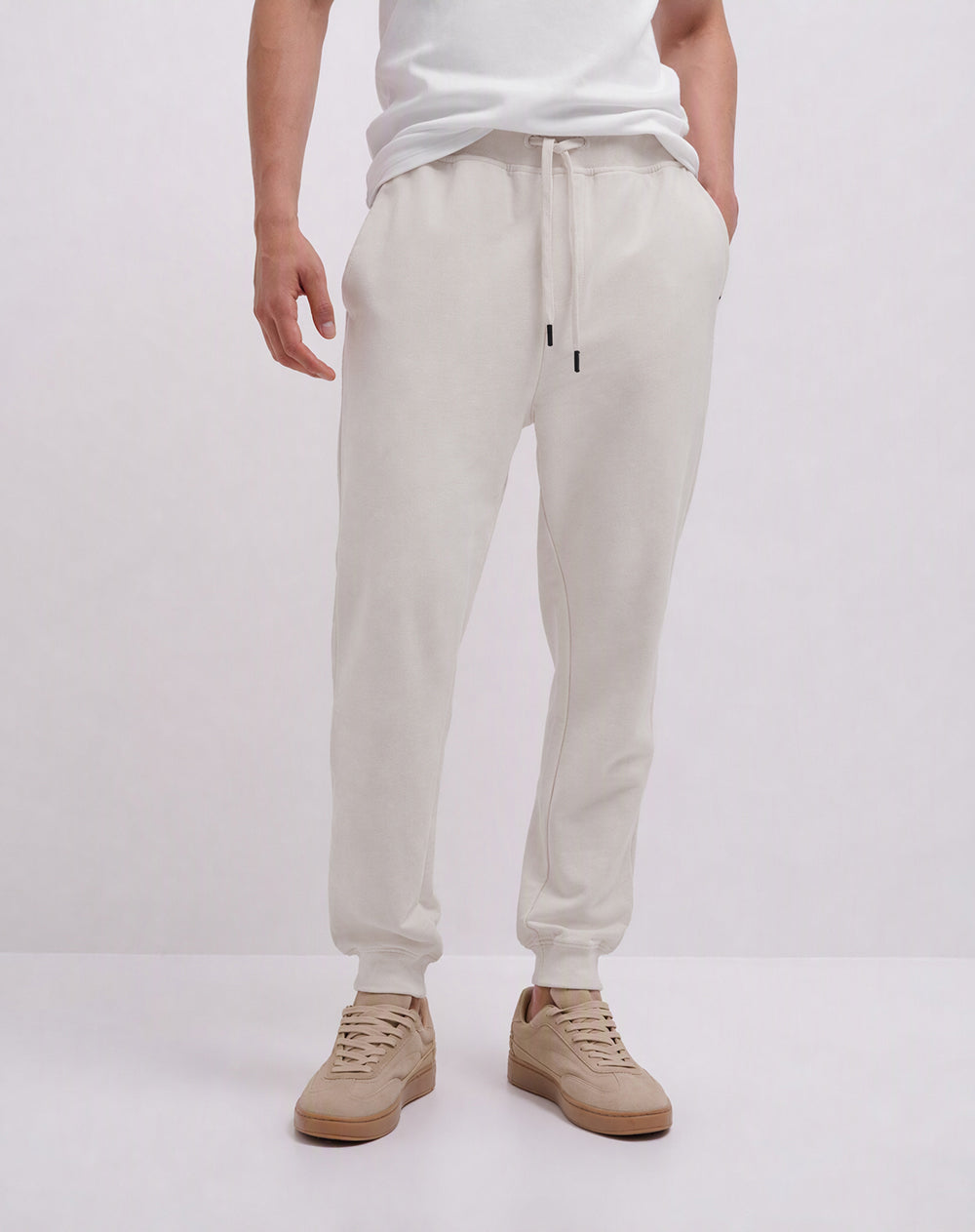 Jogger confort regular habano hombre