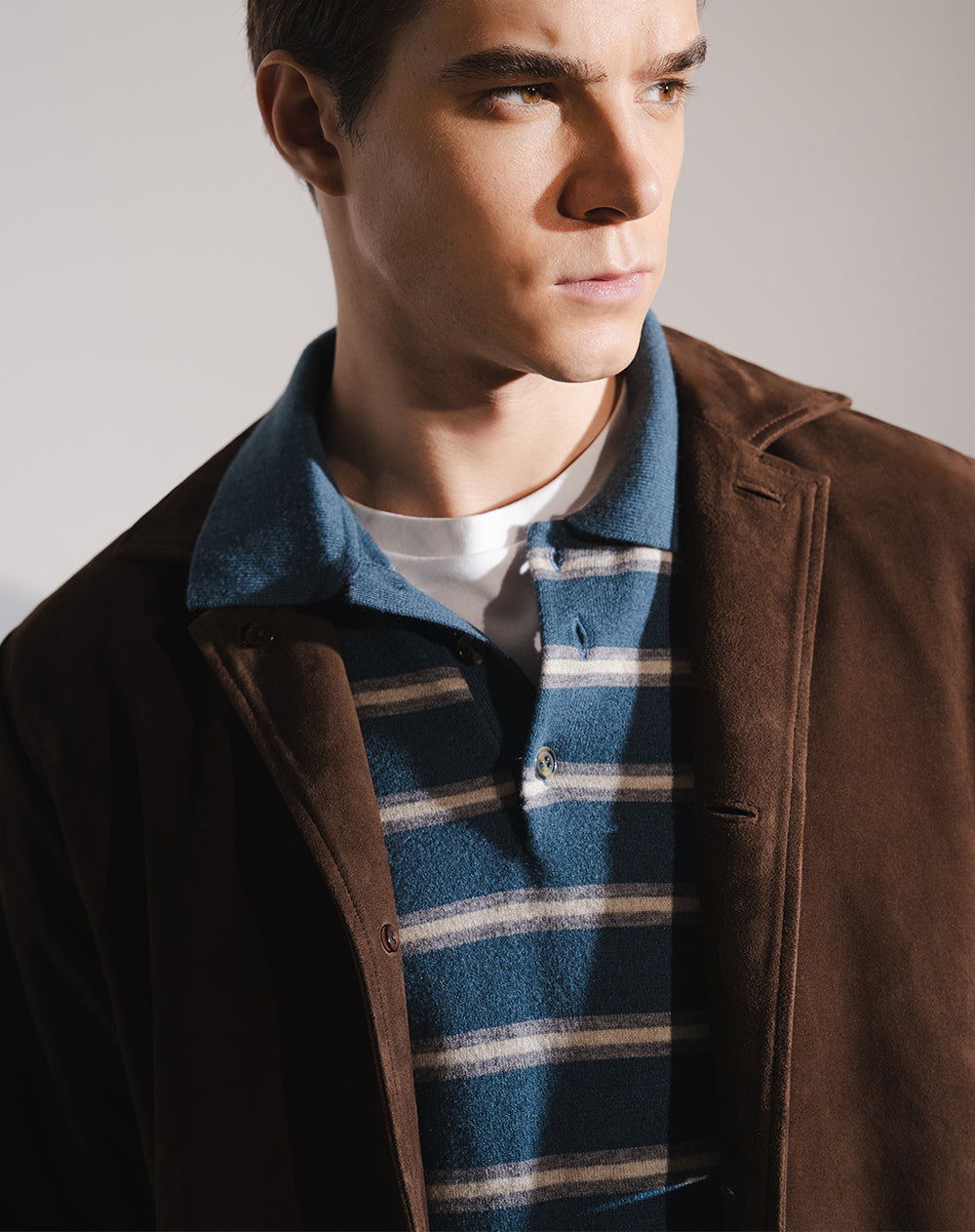 Chaqueta regular cuero gamuza café hombre