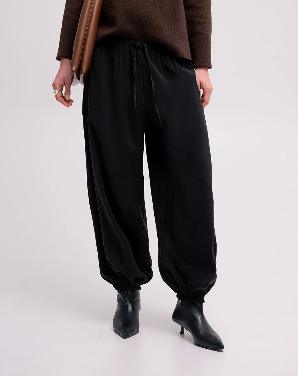 Pantalón harem tiro alto bota elástica negro mujer