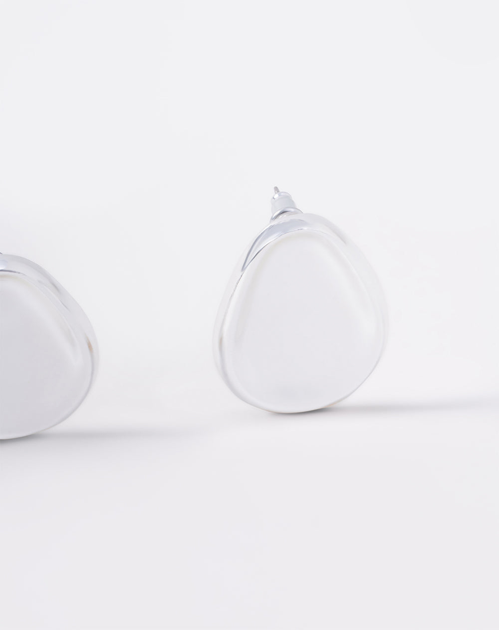 Arete plateado