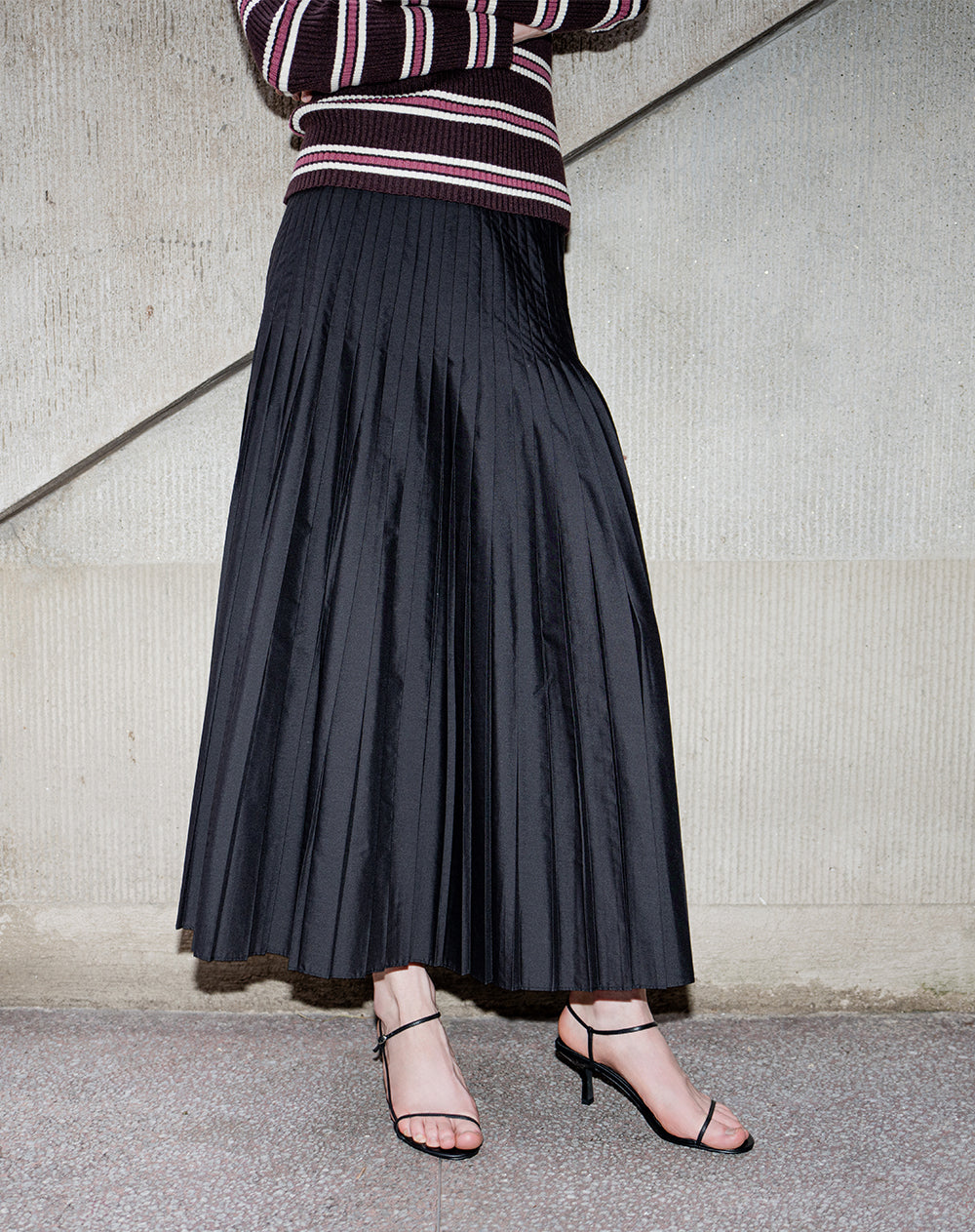 Falda midi plisada tiro alto negra mujer