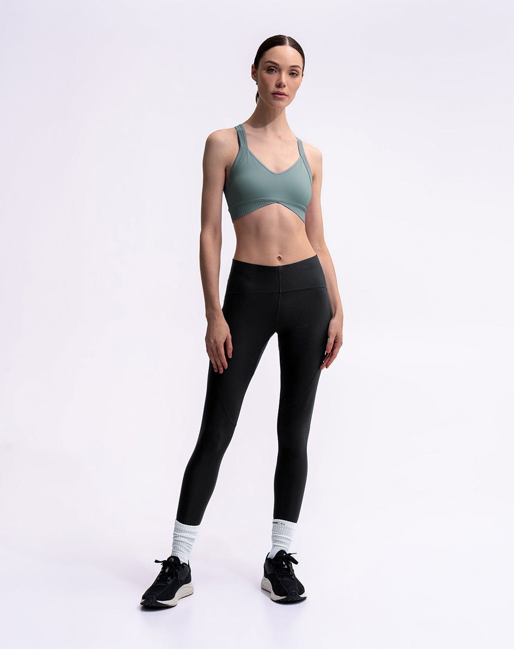 Top deportivo soporte medio control humedad verde