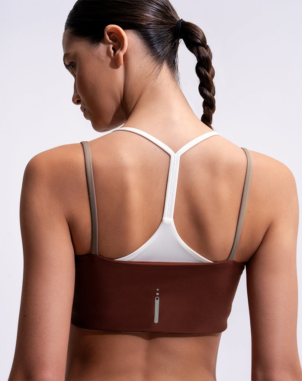 Top deportivo soporte alto control humedad café