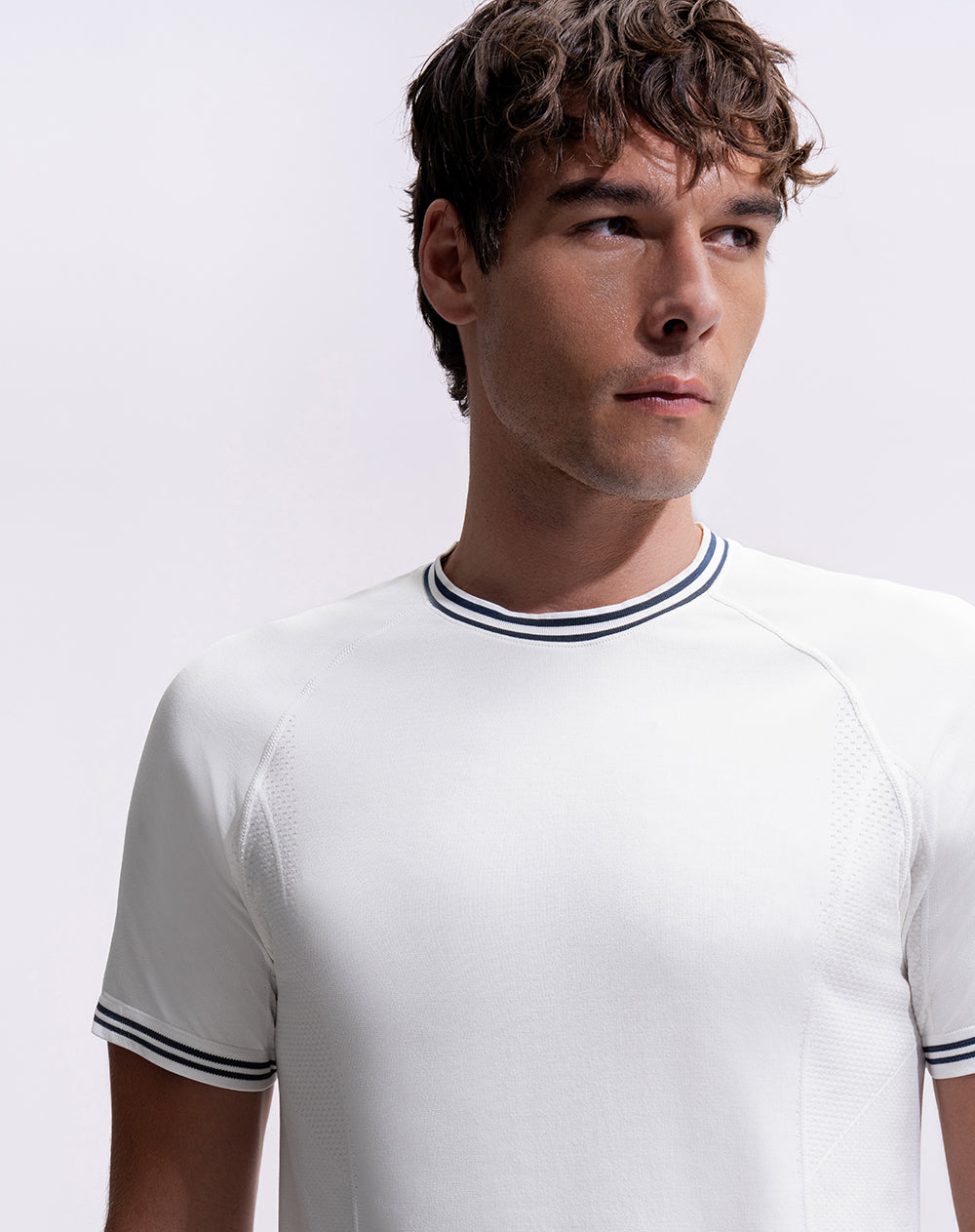 Camiseta deportiva slim acabado antibacterial blanca hombre