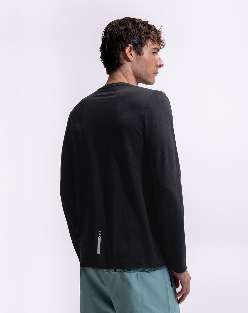 Camiseta slim fit manga corta negra
