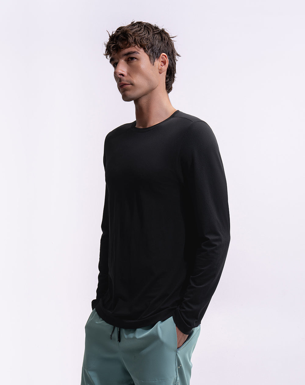 Camiseta slim fit manga corta negra