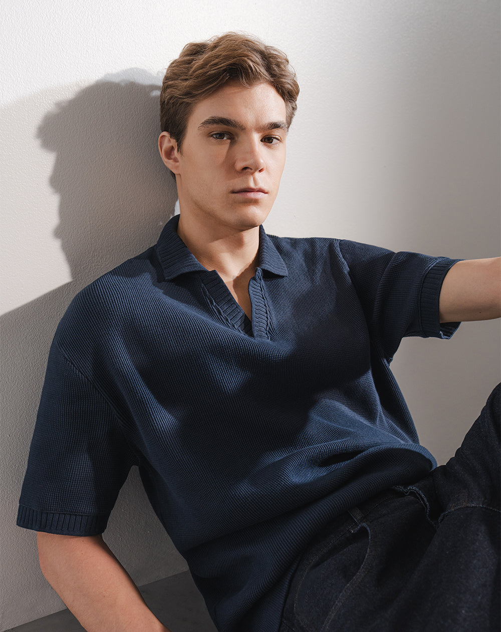 Polo regular tejida azul hombre