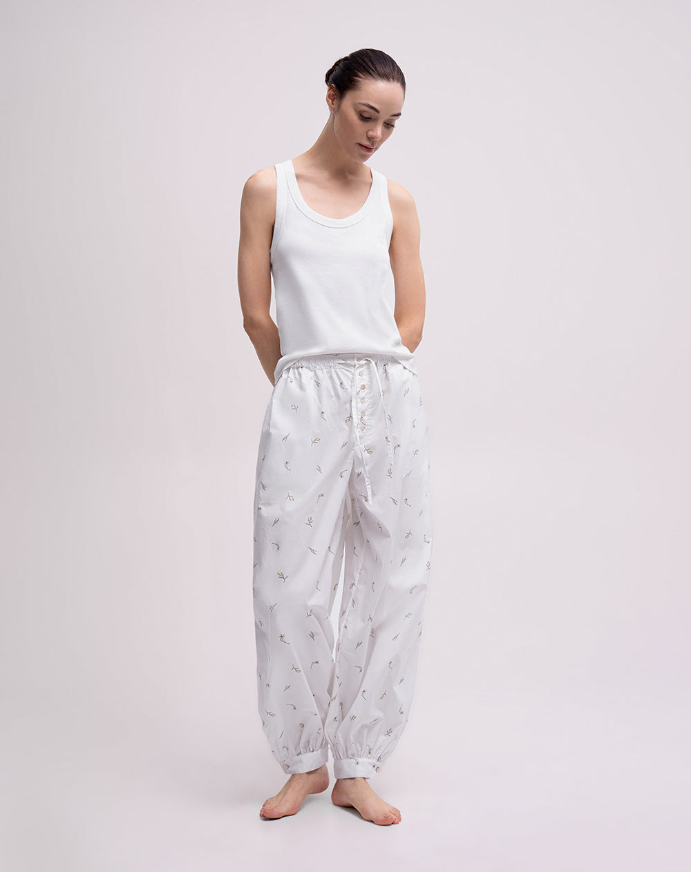 Pantalón relaxed fit tiro alto blanco estampado