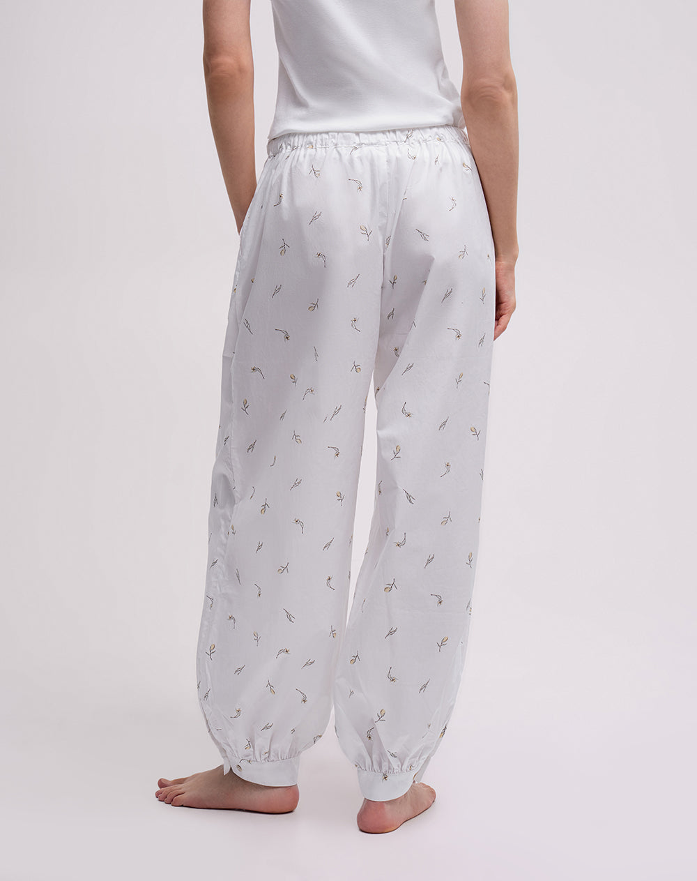 Pantalón relaxed fit tiro alto blanco estampado