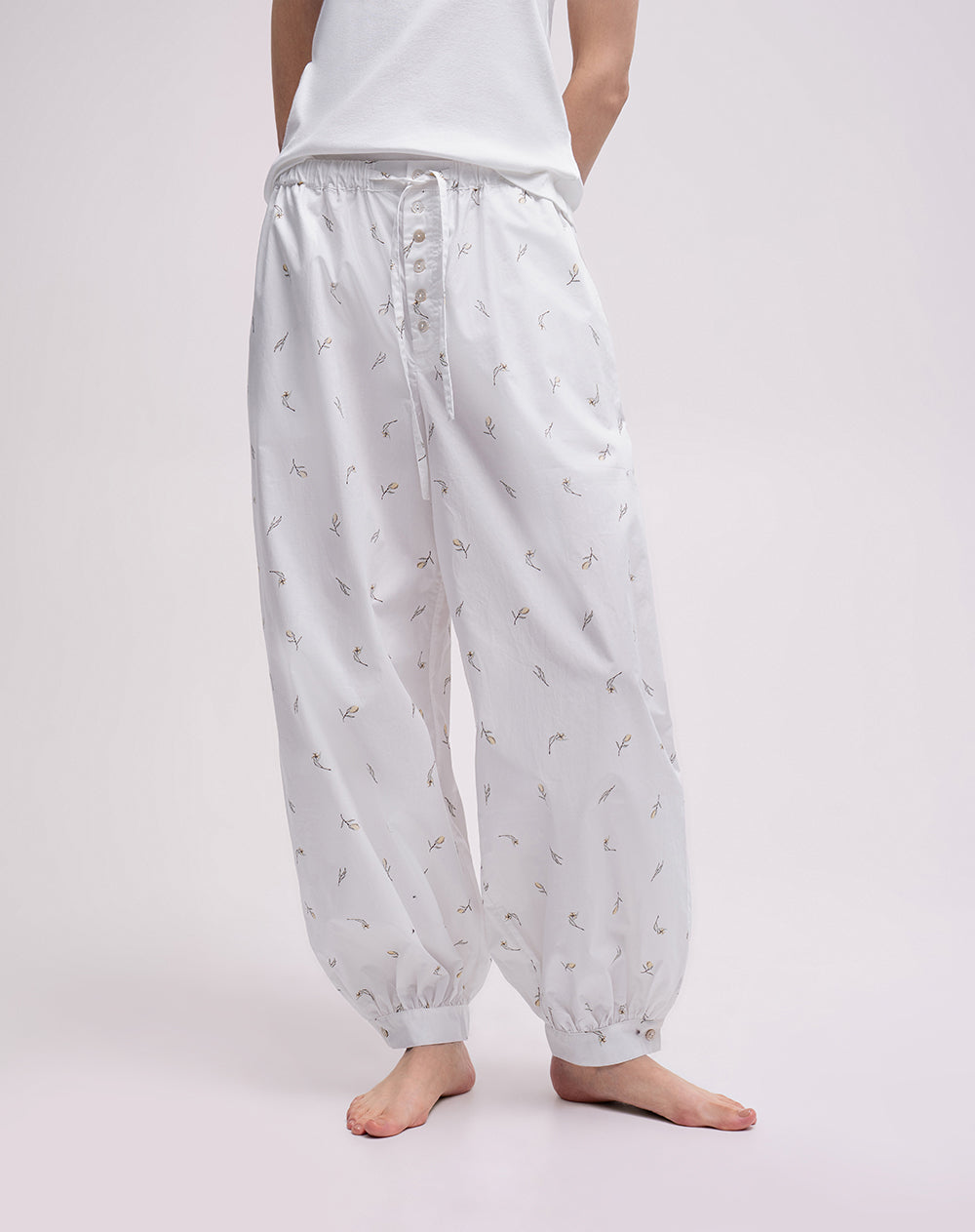 Pantalón relaxed fit tiro alto blanco estampado