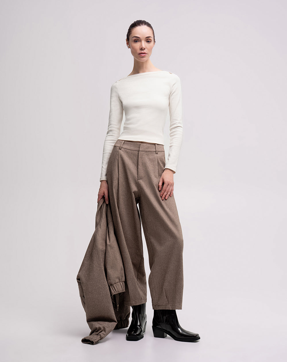 Pantalón oversized fit cafe
