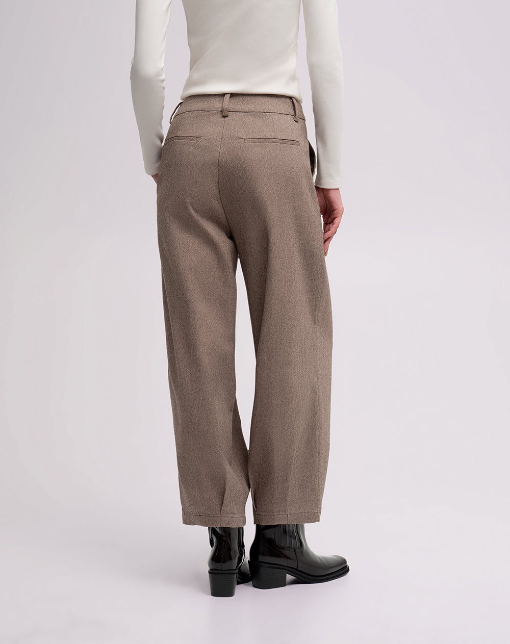 Pantalón oversized fit cafe
