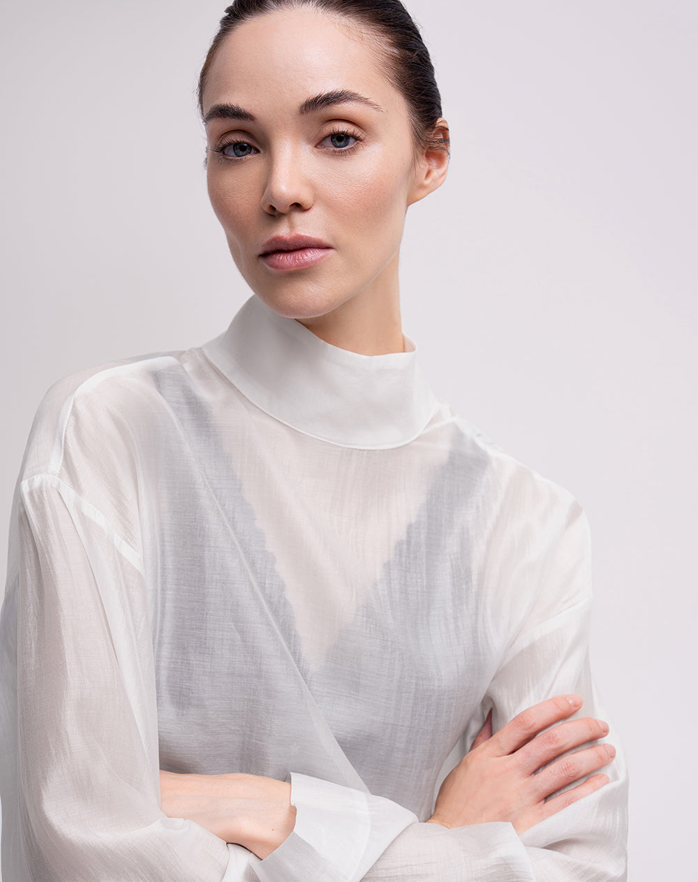 Camisa manga larga semitransparente crema mujer