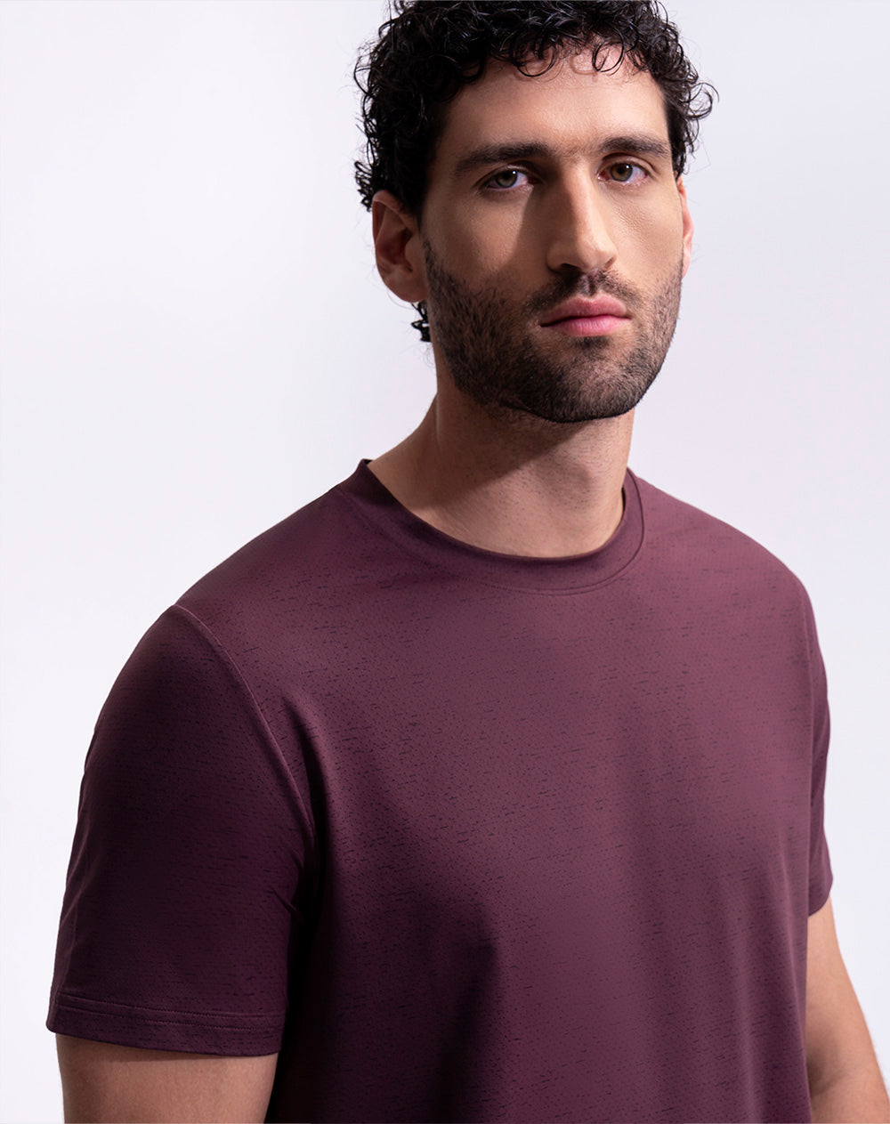 Camiseta deportiva control humedad vino tinto hombre