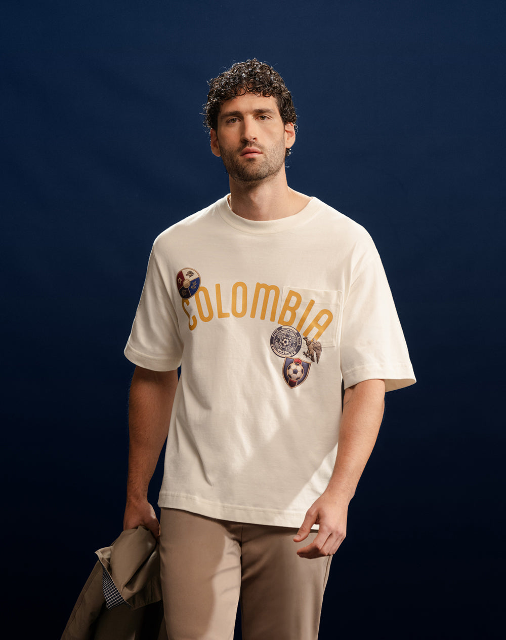 Camiseta regular edición Colombia crema hombre