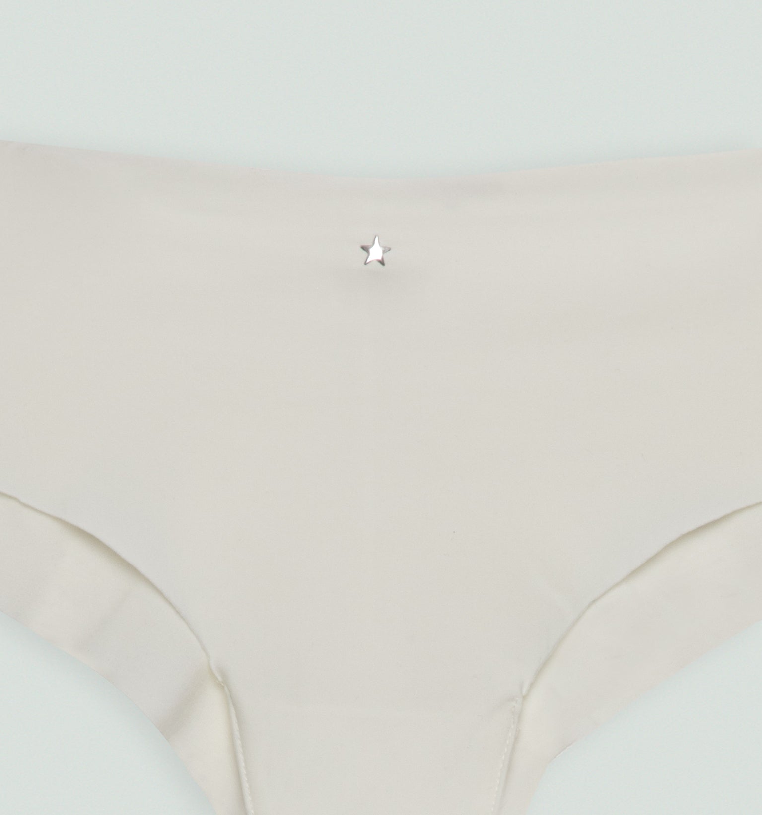 Panty cachetero microfibra invisible vainilla