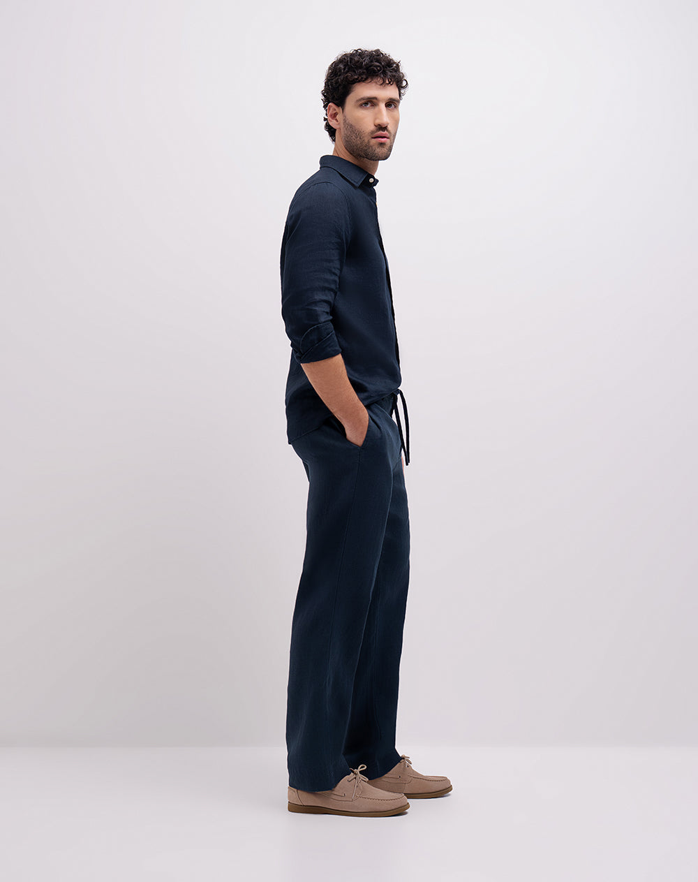 Pantalón regular tiro medio en drill azul hombre
