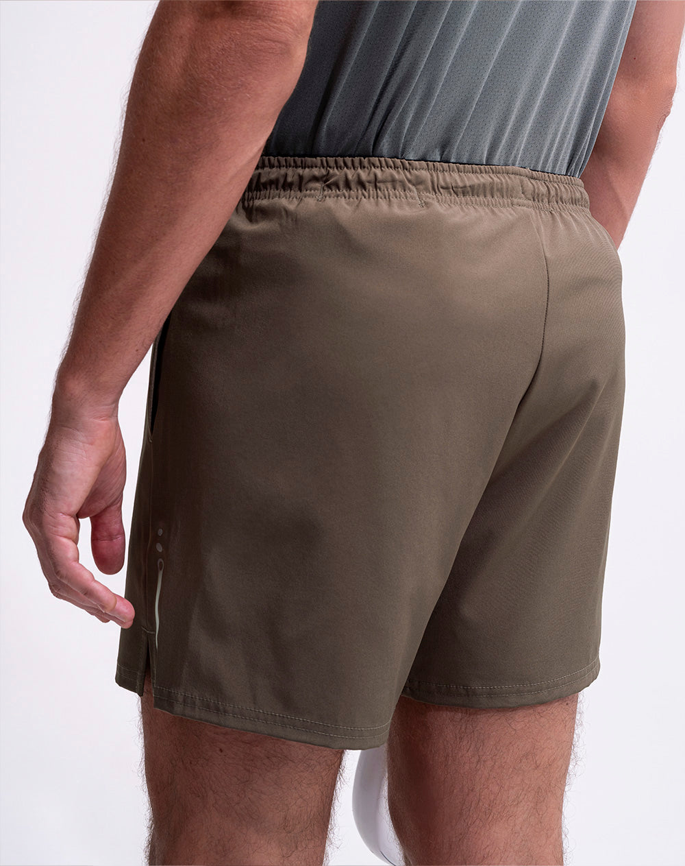 Pantaloneta deportiva malla interna café hombre
