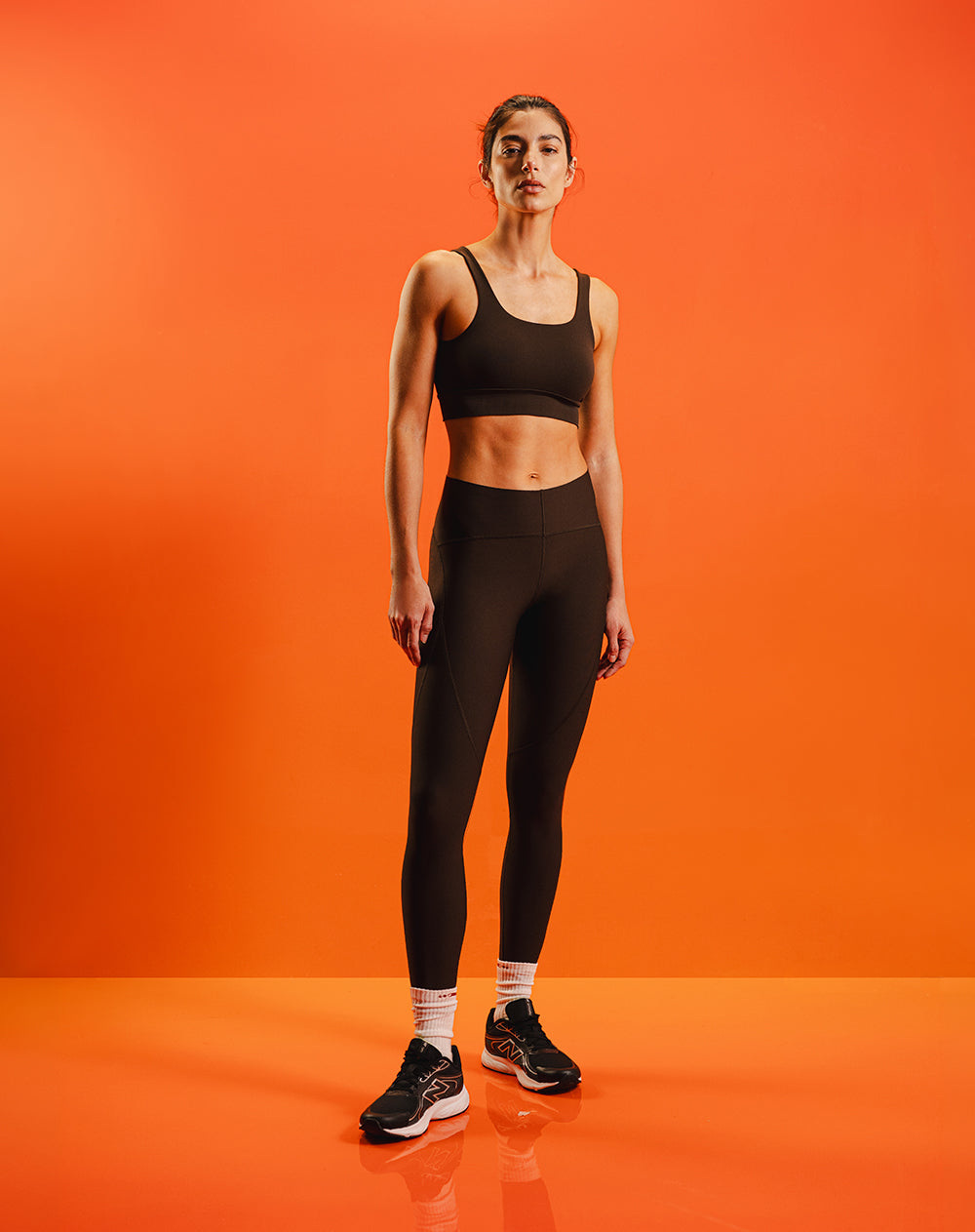 Legging deportivo control abdomen café mujer
