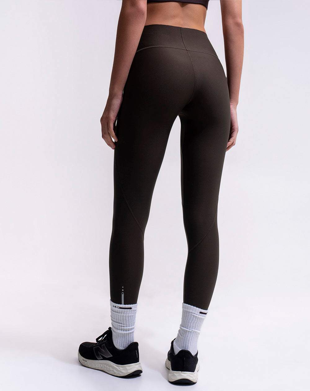 Legging deportivo control abdomen café mujer