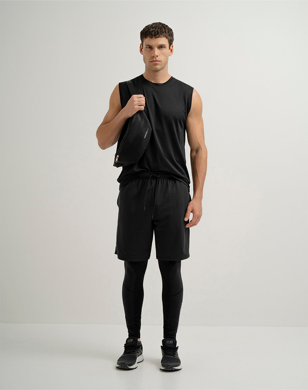 Pantaloneta deportiva antibacterial negra hombre
