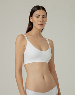 Top soporte bajo pocas costuras y cargaderas dobles blanco