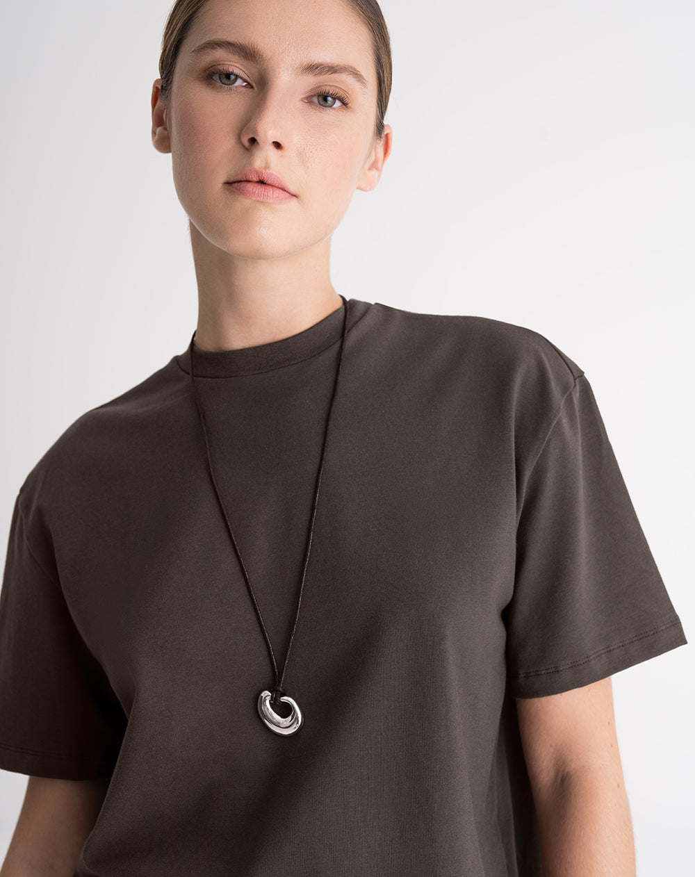 Camiseta regular algodón café mujer