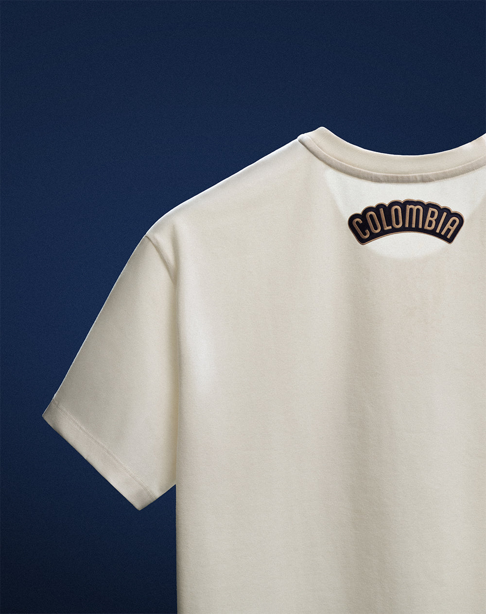 Camiseta regular fit manga corta crema