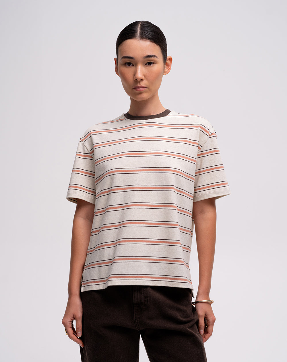 Camiseta regular fit manga corta rosada rayas