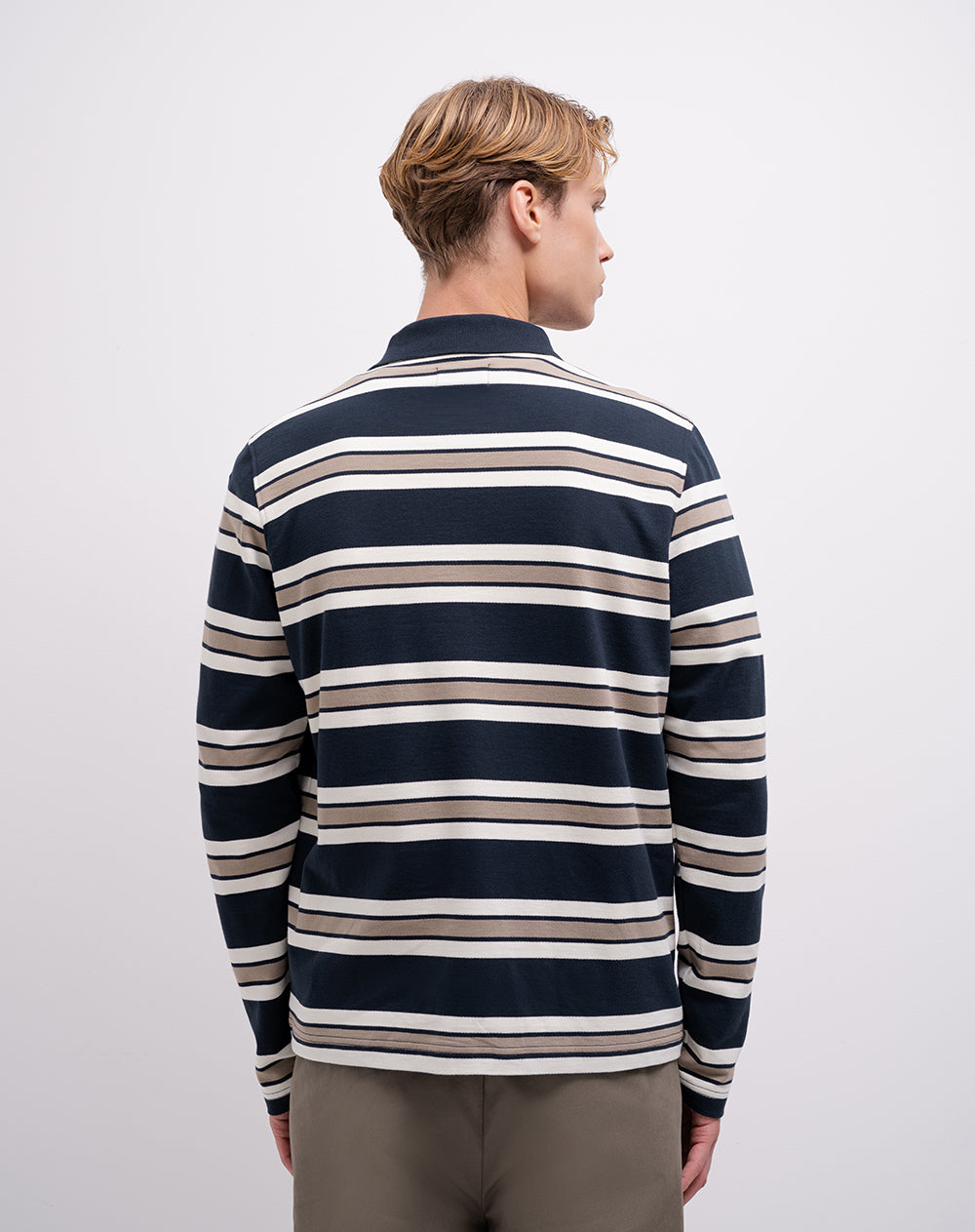 Buzo regular tipo polo azul con rayas hombre