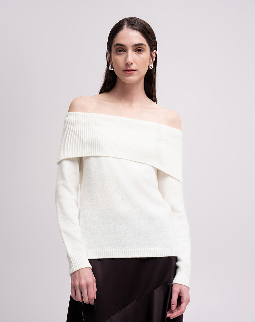Buzo slim tejido de punto off shoulder avena mujer