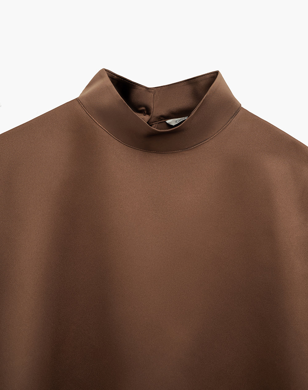 Blusa loose cuello mock neck café mujer