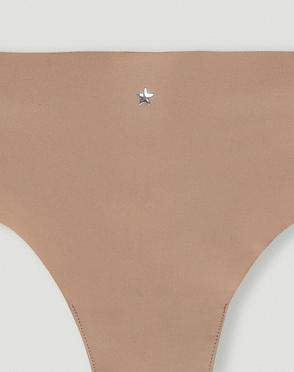 Panty tipo tanga microfibra invisible habano