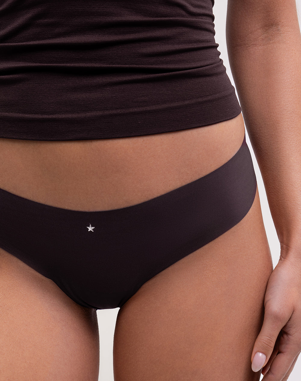 Panty brasilero en punto tiro medio vinotinto