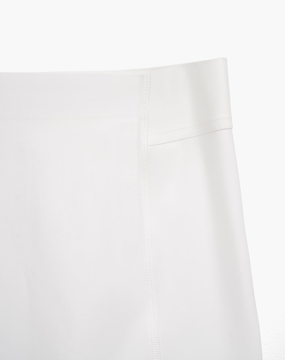 Biker deportivo tiro medio control abdomen blanco mujer