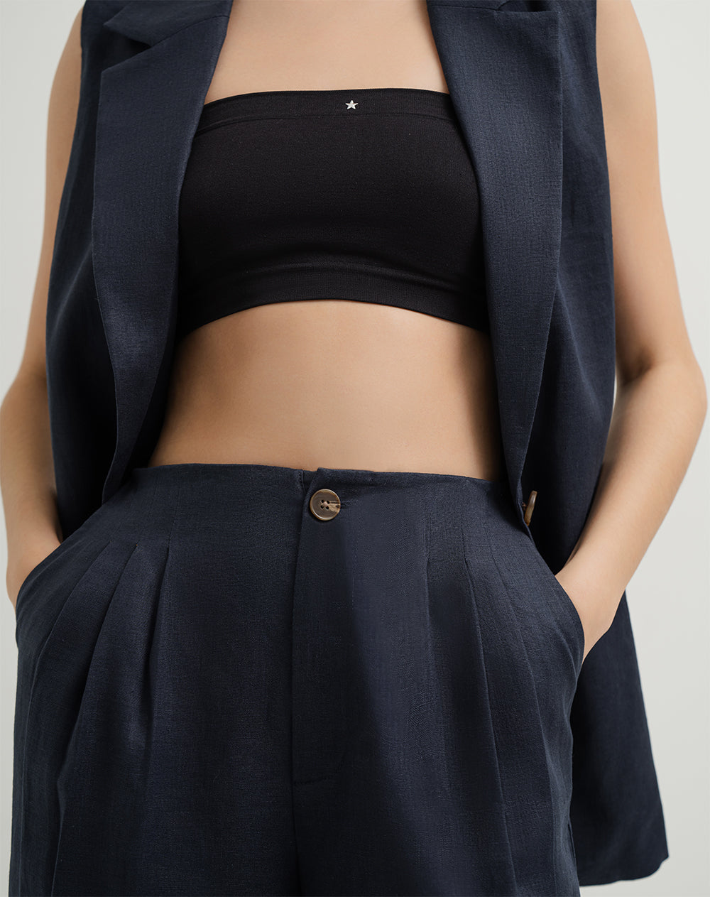 Pantalón regular fit tiro alto en lino azul