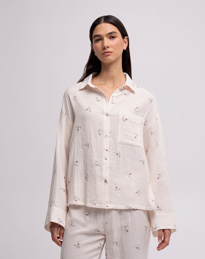 Camisa relaxed fit manga larga avena estampado