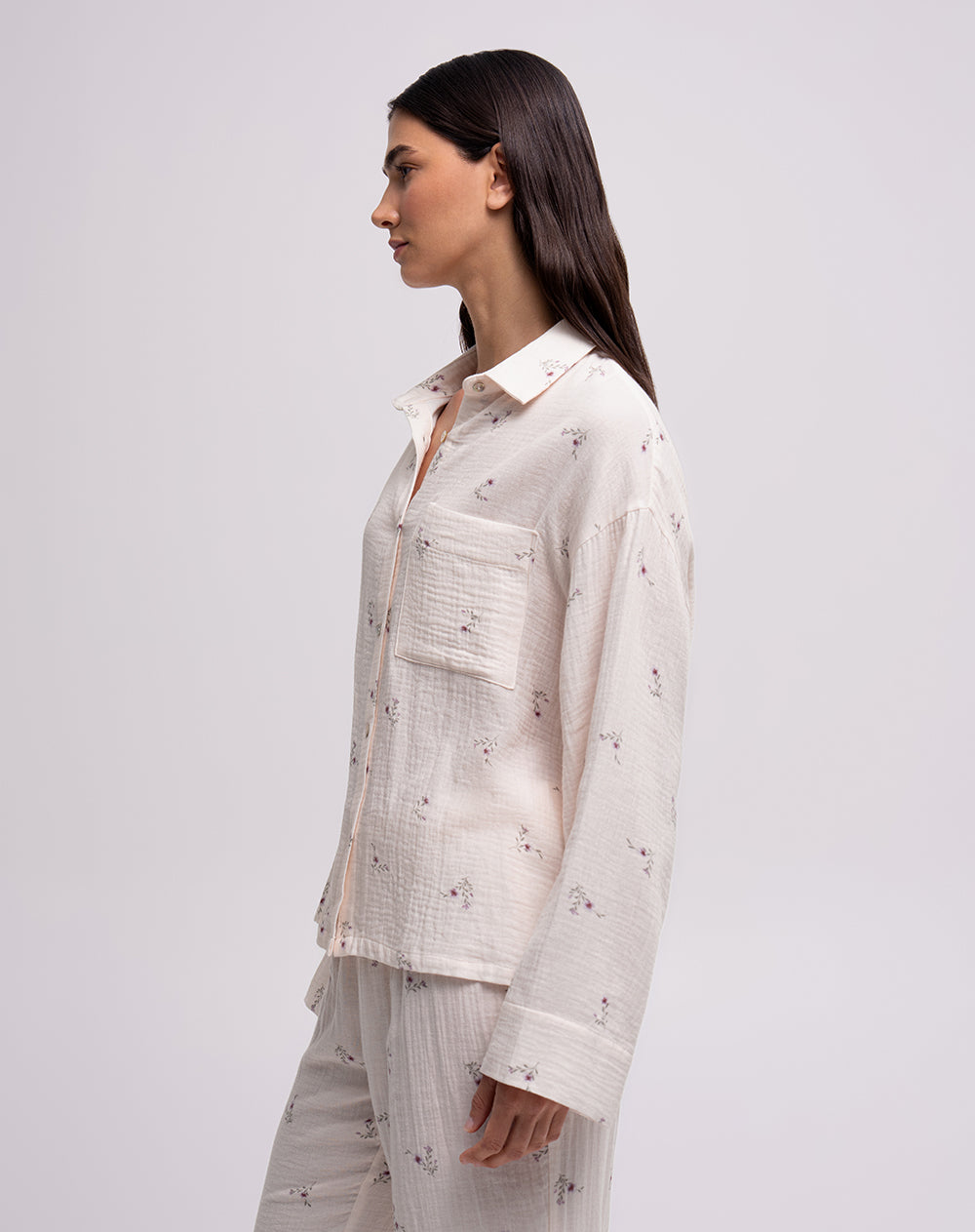 Camisa relaxed fit manga larga avena estampado