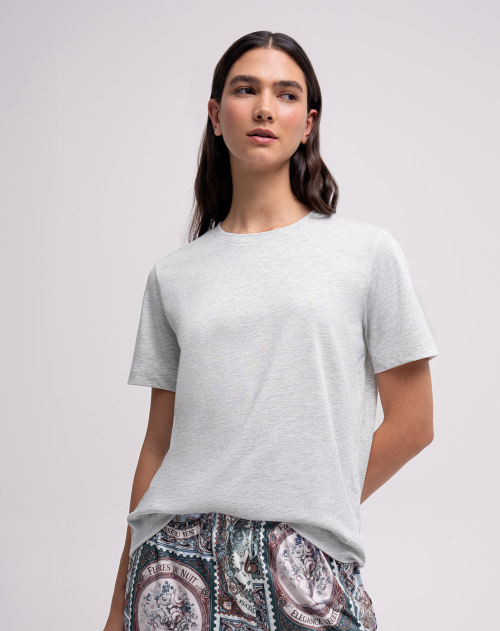Camiseta regular manga corta gris mujer