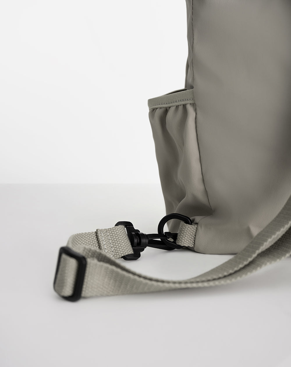 Morral cierre con cordón gris