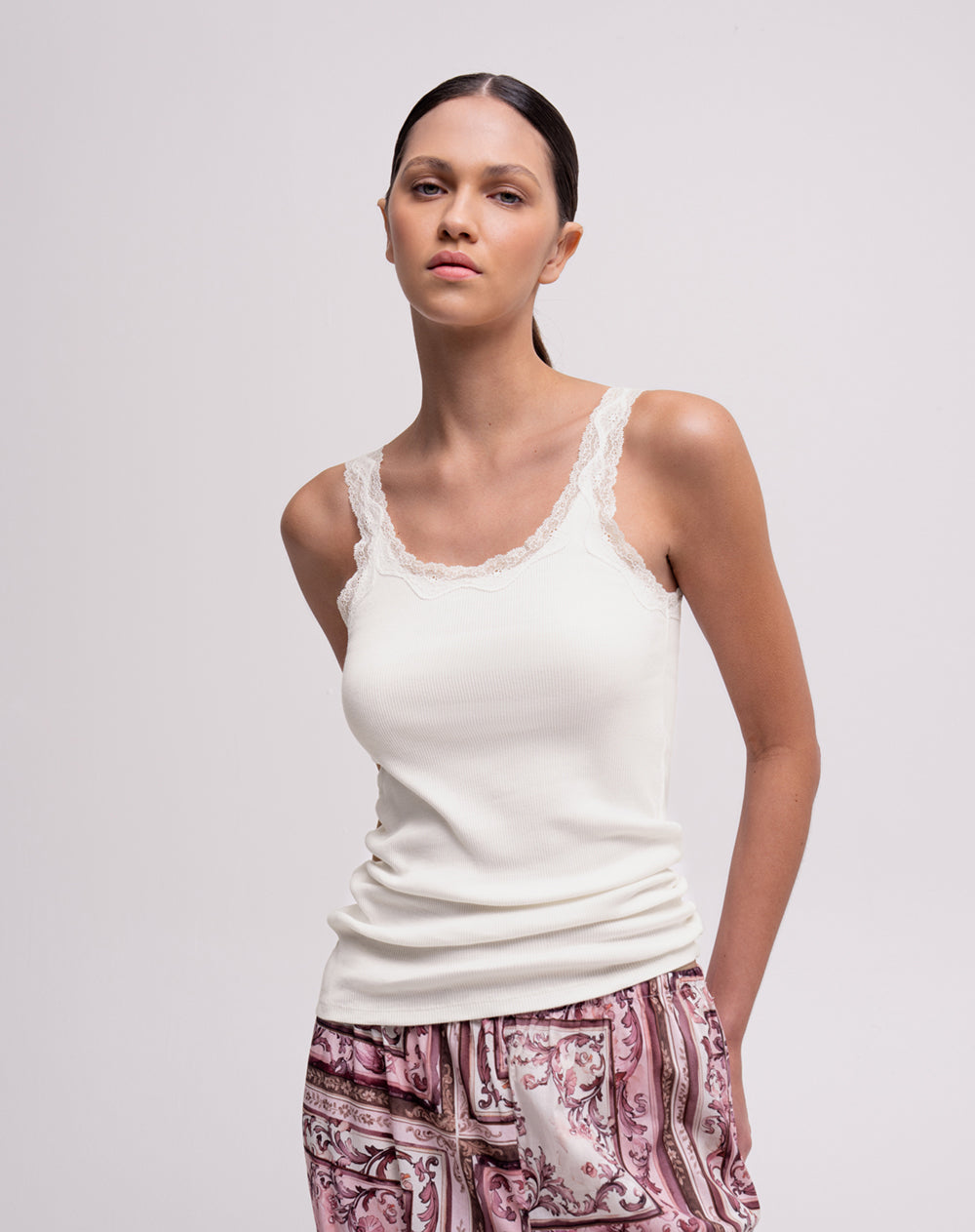 Camiseta esqueleto regular rib avena mujer