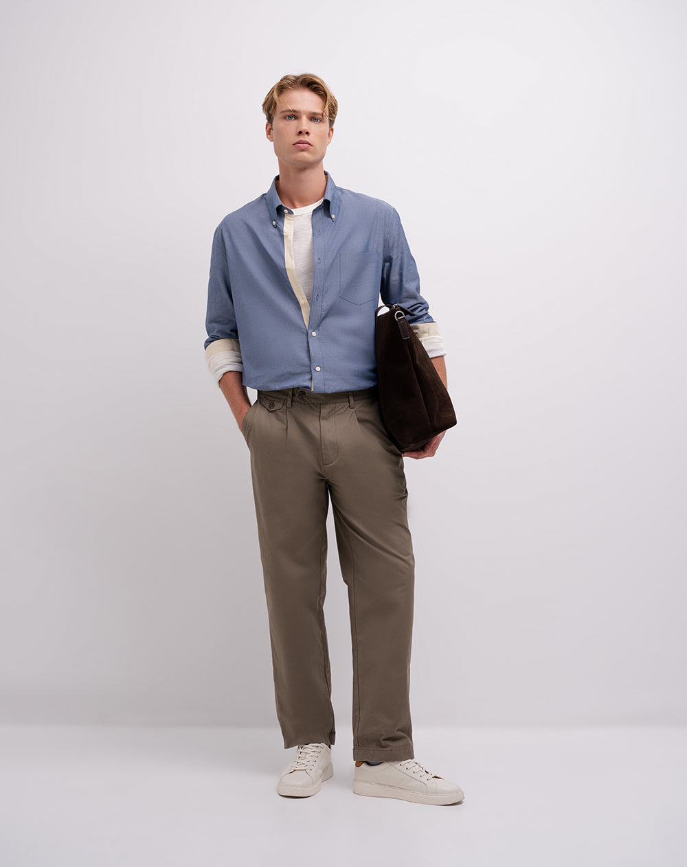 Pantalón regular tiro medio café hombre