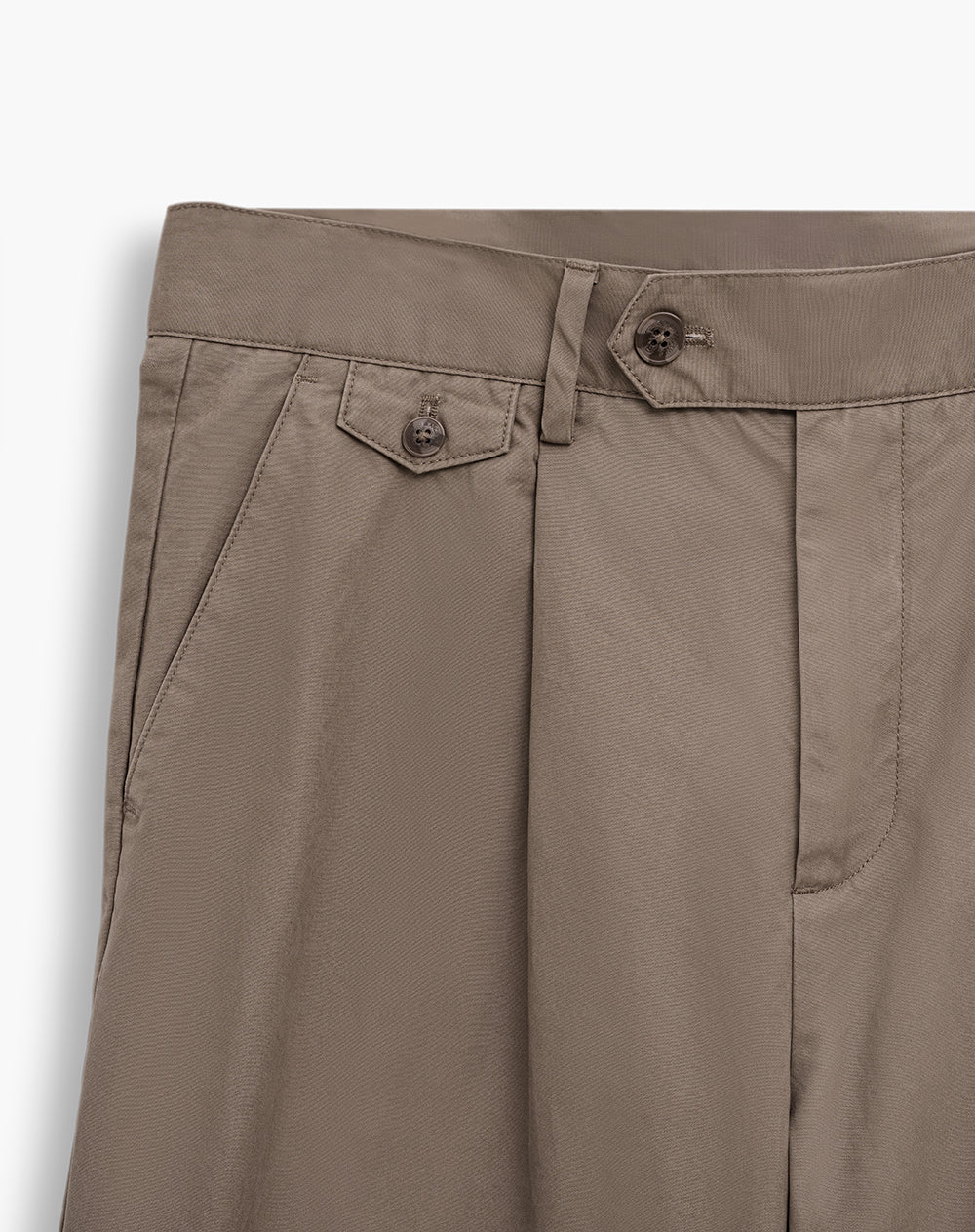Pantalón regular tiro medio café hombre