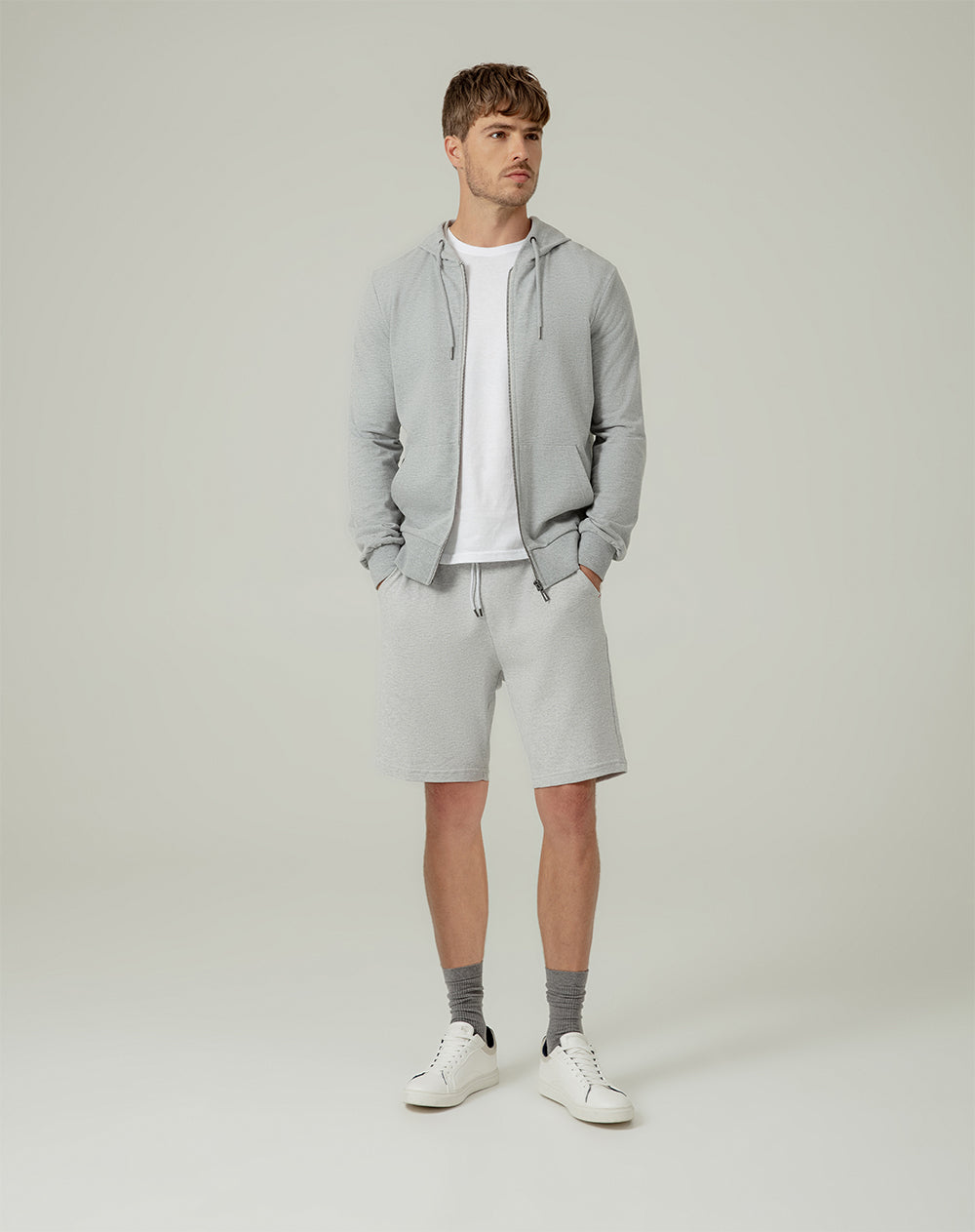 Chaqueta cierre y capucha gris para hombre