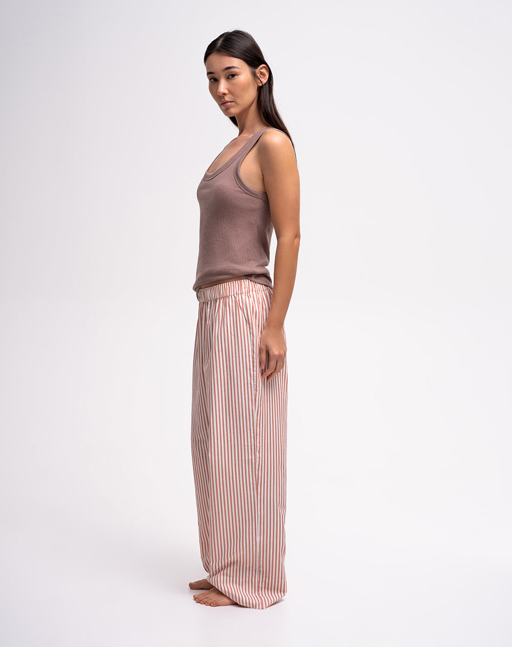 Pantalón relaxed fit tiro alto rosado rayas