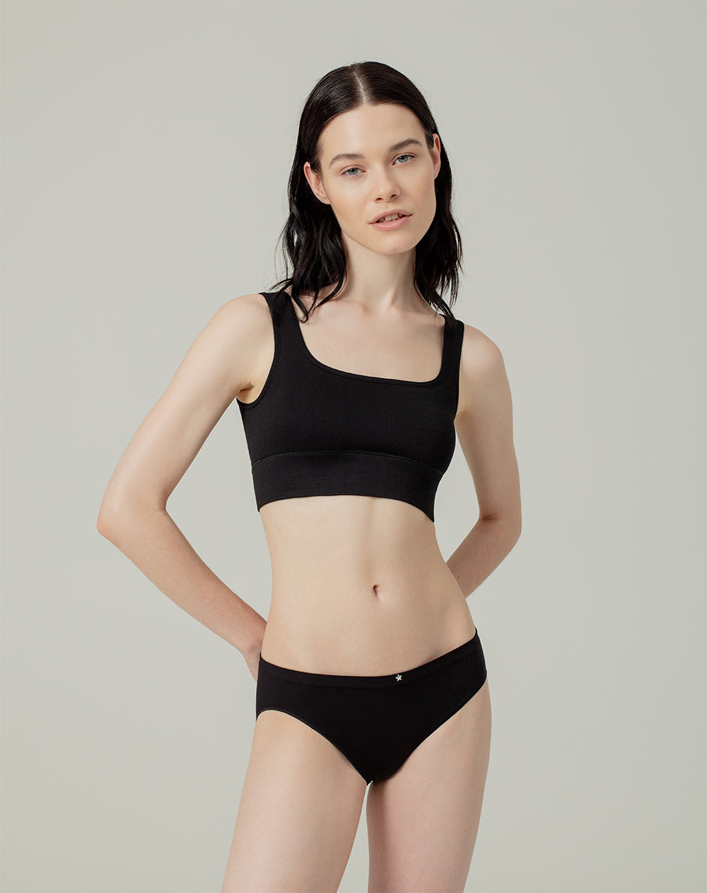 Top soporte medio seamless cargaderas anchas negro
