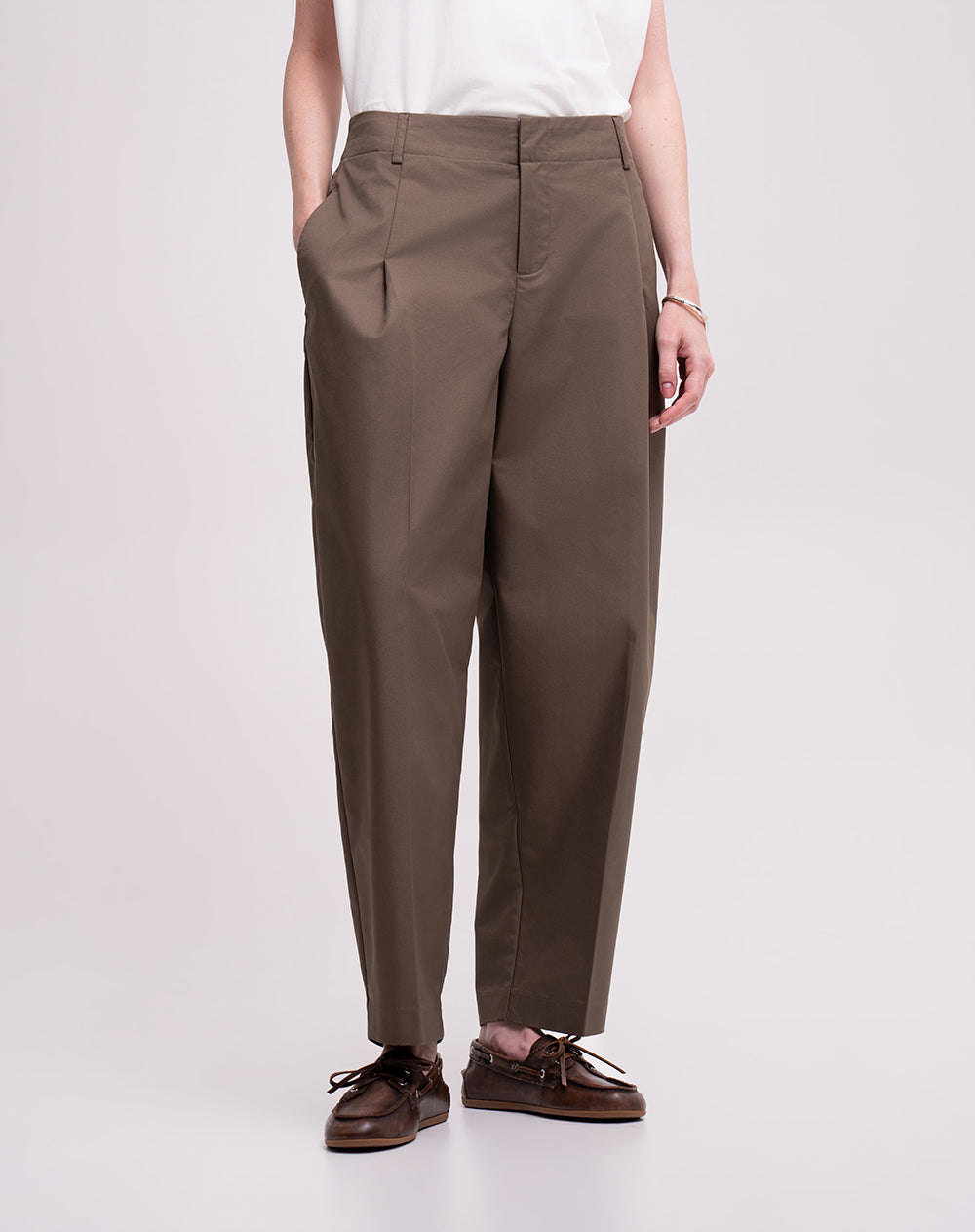 Pantalón silueta balloon tiro alto en drill café mujer